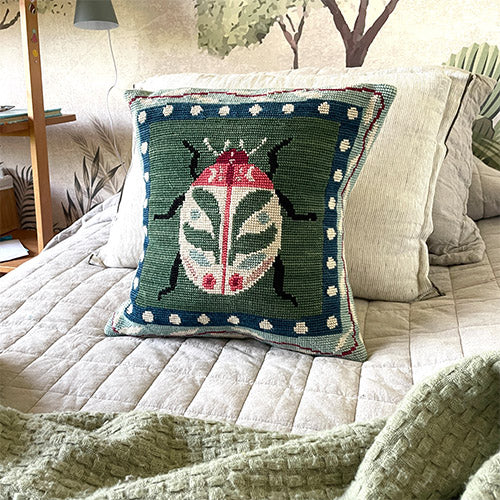 Kit Cojín punto cruz Escarabajo