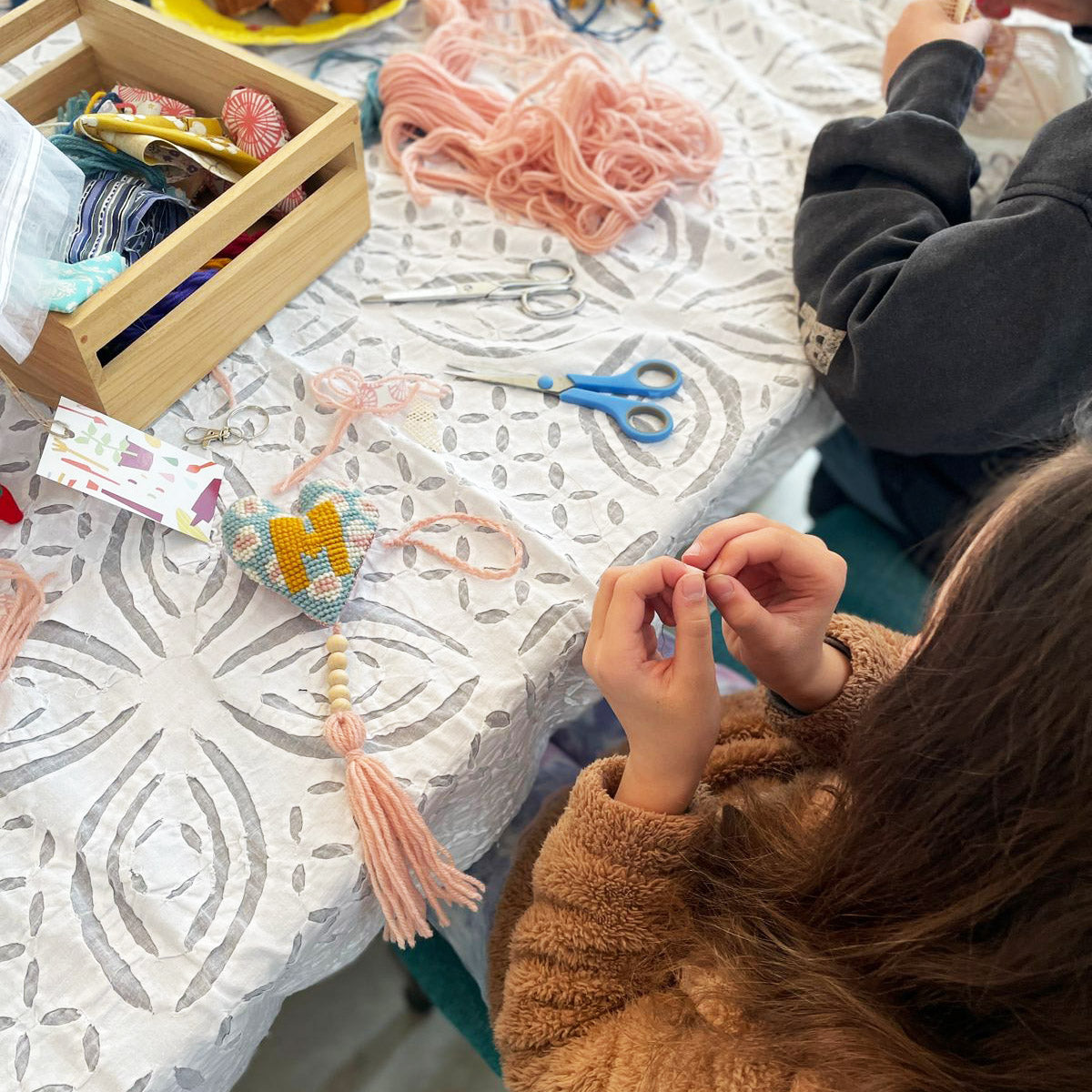 Workshop borda tu Charm en Punto Cruz